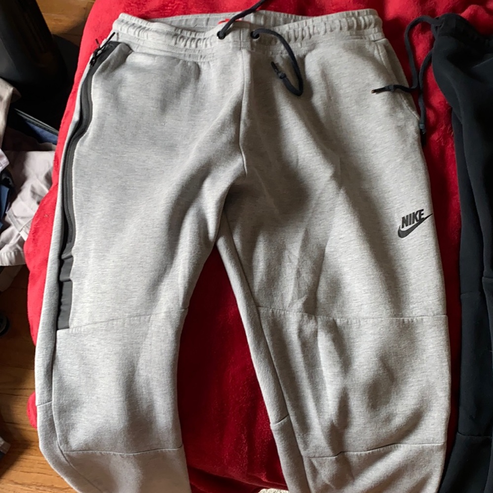 Nike tech sweatpants size L